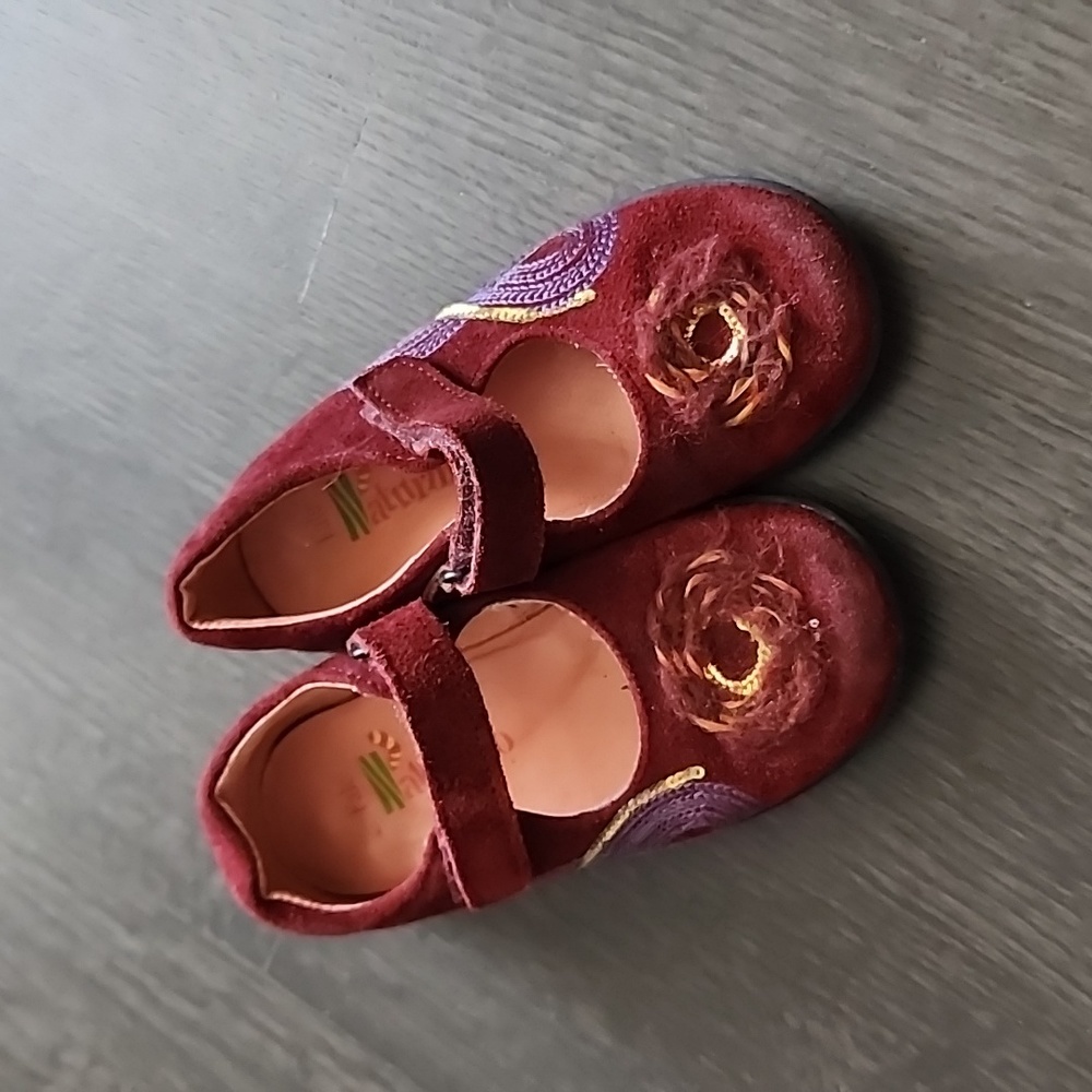 Naturino size 9 Girl Strap Shoes